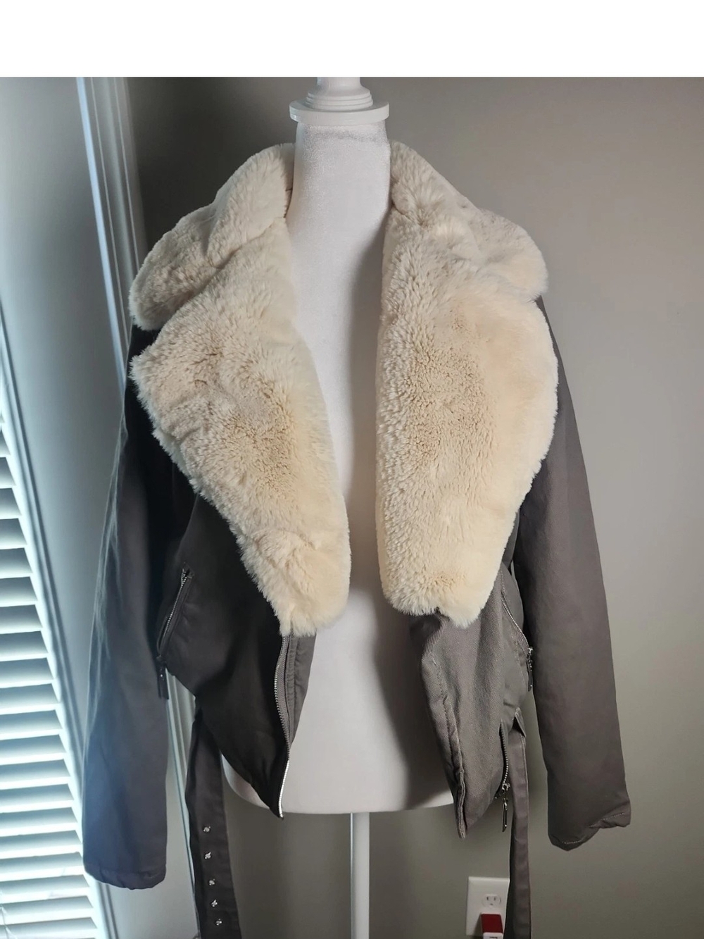 Jou Jou Women’s Faux Shearling Collar Bomber Jacket in Cream and Olive Size M